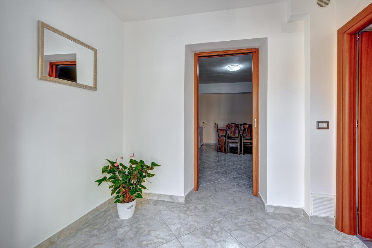 Appartamento Mileva House Civitavecchia Luaran gambar