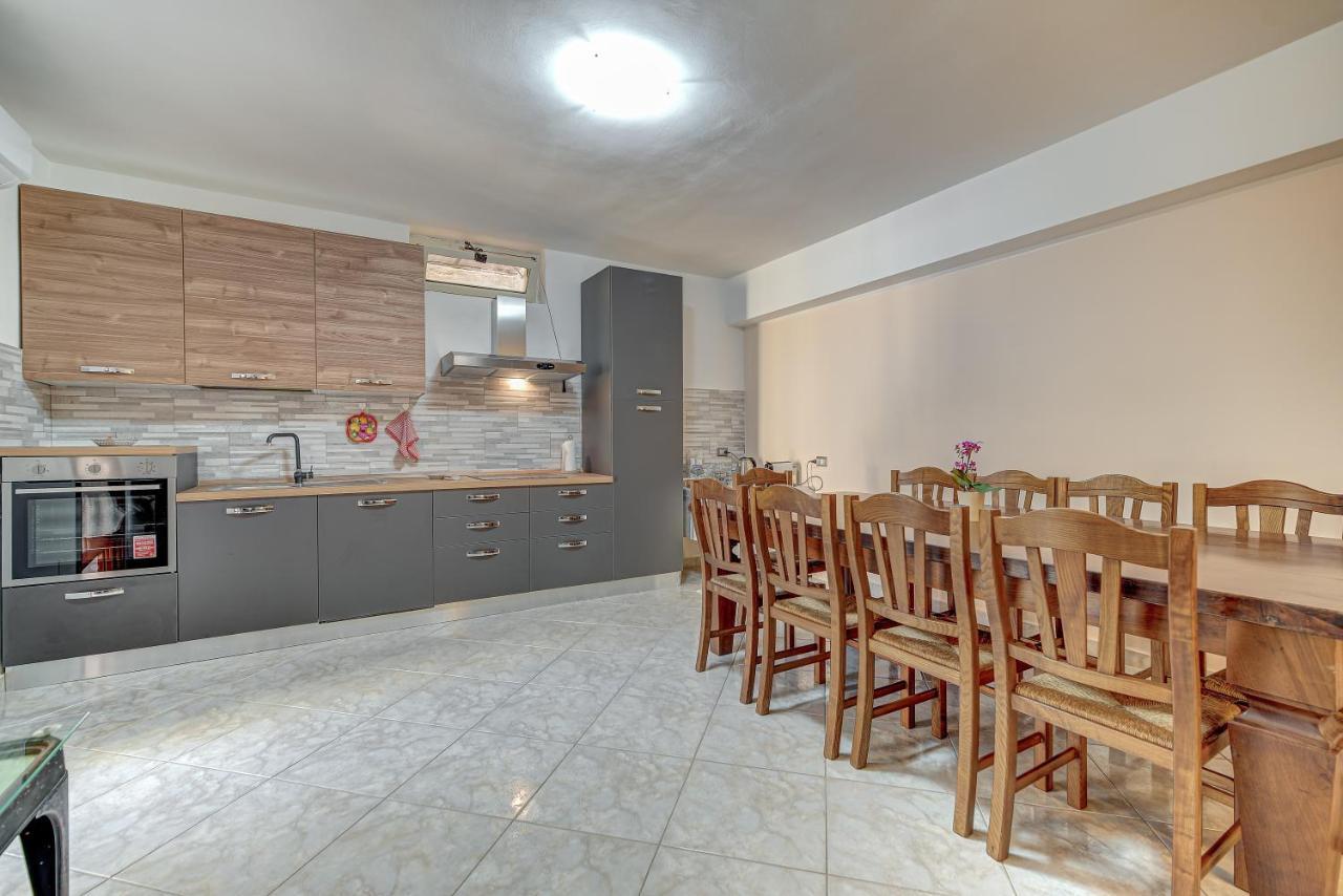 Appartamento Mileva House Civitavecchia Luaran gambar