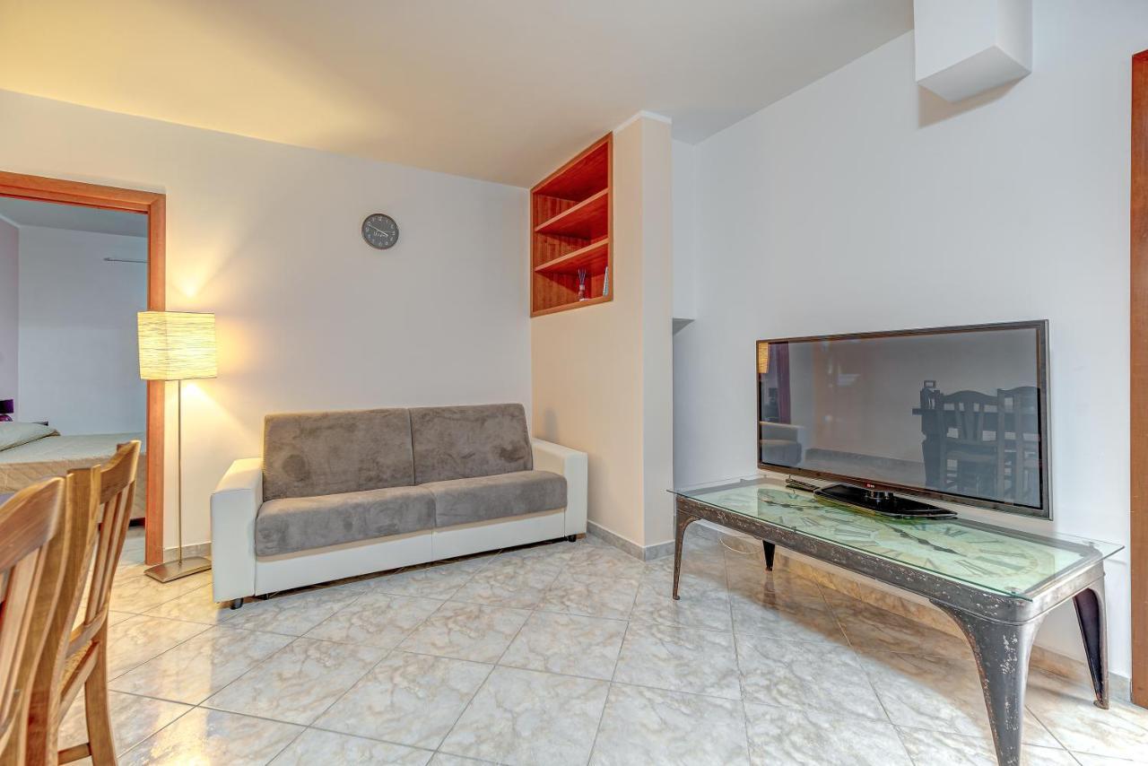 Appartamento Mileva House Civitavecchia Luaran gambar